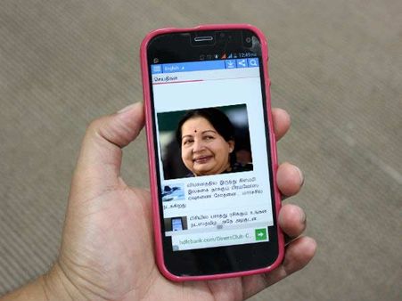 జయలలిత: ప్రత్యేక టెక్నాలజీతో అమ్మ మొబైల్ ఫోన్లు