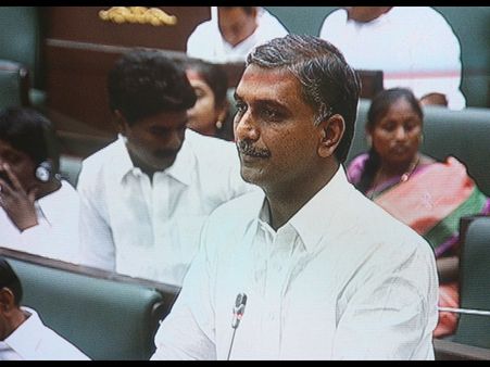 వరంగల్ ఎన్‌కౌంటర్‌పై సభలో గొడవ: హరీష్ ఫైర్, పారిపోమన్న కెసిఆర్