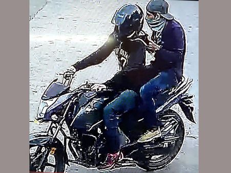 ఒక్క రోజే హైదరాబాదులో 11 చోట్ల చైన్ స్నాచర్లు ఇలా (ఫొటో)