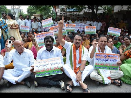 ‘కల్తీ కల్లు మత్తులో రాష్ట్రం-పదవి మత్తులో కెసిఆర్’