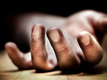 దారుణం: నిద్రిస్తున్న కూతుళ్లపై కిరోసిన్ పోసి నిప్పంటించిన తండ్రి