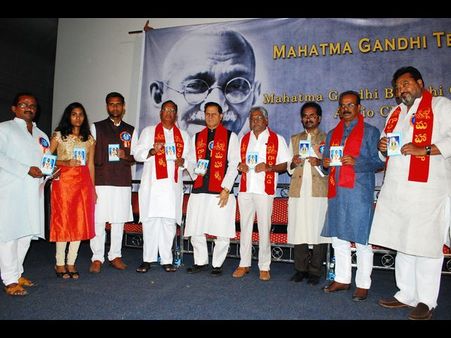 సీడీ విడుదల: 'గాంధీ మరోసారి పుట్టాలి' (ఫోటోలు)