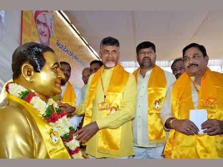 రేవంత్ ప్రమాణం, అశోక్ తెలుగు ఇబ్బంది.. నవ్వేశారు, బాబుకు ఎర్రబెల్లి దమ్కీ