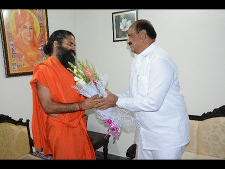 అమరావతి శంకుస్థాపనకు రాందేవ్ బాబా, నవ్యాంధ్ర పేరుతో కత్తి పద్మారావు కొత్త పార్టీ