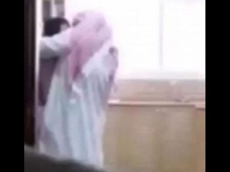 పనిమనిషితో భర్త శృంగారం: యూట్యూబ్‌లో భార్య పోస్ట్ (వీడియో)