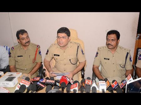 ఒకే ఆర్డర్లో రెండుమూడుసార్లు.. ఒరిజినల్ తీసి డూప్లికేట్: ఫ్లిప్‌కార్ట్‌కు టోకరా