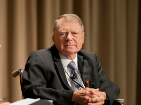 నోబెల్ విజేత: చికిత్సకు డబ్బు లేక దుర్మరణం