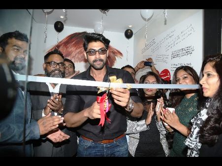 న్యూ లుక్‌తో రానా: అందాలు ఆరబోసిన మోడల్స్ (ఫోటోలు)