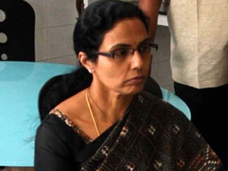 దత్తత గ్రామంలో పర్యటించిన చంద్రబాబు సతీమణి భువనేశ్వరి