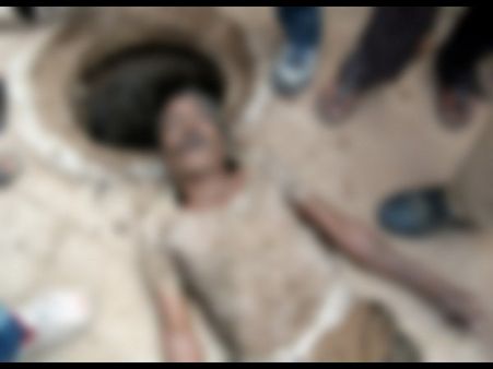 దారుణం: నగరంలోని మ్యాన్‌హోల్‌కు నిండు ప్రాణం బలి (ఫోటోలు)