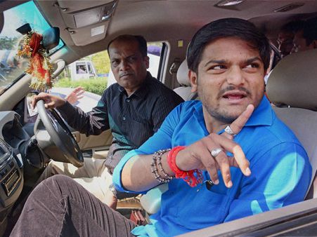 హర్దిక్ పటేల్: దేశ ద్రోహం కేసు నమోదు