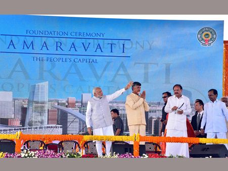 'బాబు కుటుంబ కార్యక్రమంలా శంకుస్థాపన, సోనియాను ఎందుకు పిలవలేదు'