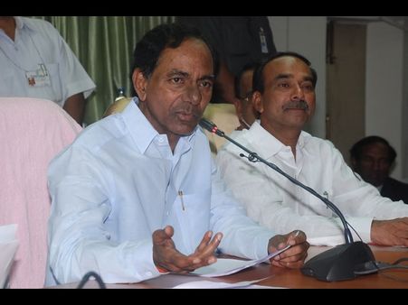 ఢిల్లీకి కెసిఆర్, రేపు బిజీబిజీ: నిధుల కోసం మోడీ, జైట్లీలతో భేటీ