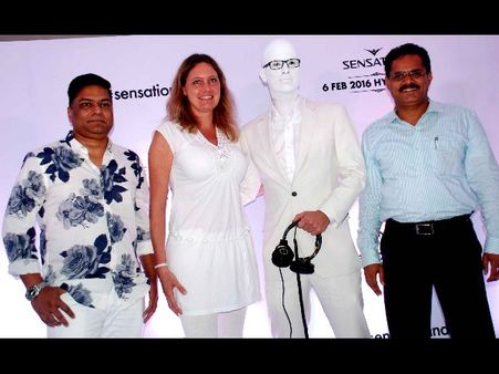 ఫిబ్రవరి 6న హైదరాబాద్‌లో 'సెన్సేషన్‌': నగరంలో డీజే వైట్ సందడి (ఫోటోలు)