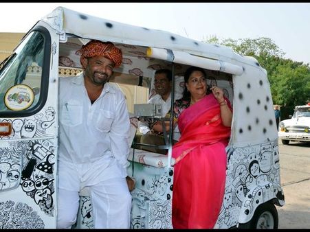 ఆటోలో షికార్లు కొట్టిన సీఎం వసుంధరా రాజే (ఫోటోలు)