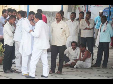 వరంగల్ బరిలో సర్వే, కాంగ్రెస్‌పై రాజయ్య ఎఫెక్ట్!: సారిక మృతిపై సోదరి అర్చన