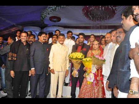 ఘనంగా గంటా కుమారుడి వెడ్డింగ్ రిసెప్షన్(పిక్చర్స్)