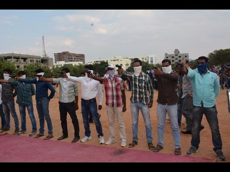 ఇక గురి తప్పదు: చైన్ స్నాచర్ల కోసం పోలీసులకు ప్రత్యేక శిక్షణ(పిక్చర్స్)