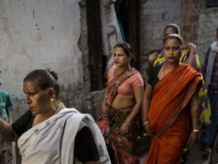 పోరాడి గెలిచిన ప్రీతిక: తమిళనాట ఎస్సైగా హిజ్రా