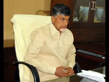 వైఎస్ అనుమతి ఇచ్చారు, ఇప్పుడు వారే గొడవ: చంద్రబాబు