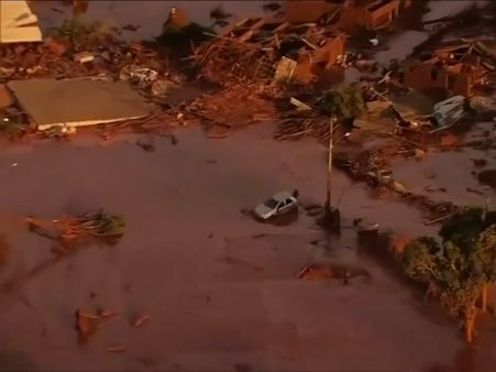 బద్దలైన డ్యాంలు: 16మంది మృతి(వీడియో)