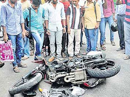 బైక్‌తో ఢీకొట్టాడని సూడాన్ విద్యార్ధిని చితక్కొట్టిన స్థానికులు, కేసు నమోదు