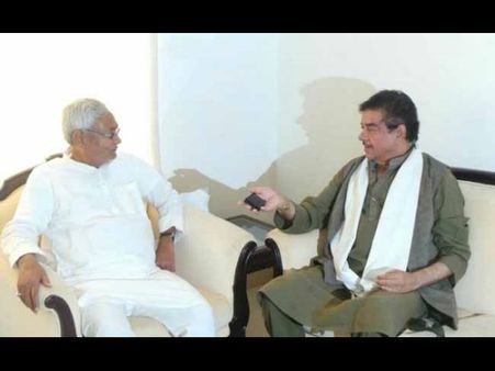 మోడీ వల్లే, పాత స్నేహ బంధం: నితీశ్‌తో సిన్హా భేటీ