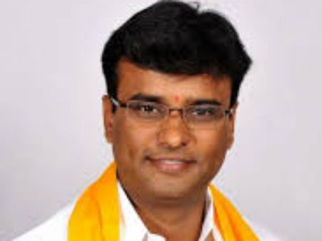 టపాసుల చిచ్చు: ఎమ్మెల్యే వివేకానంద గౌడ్‌పై హత్యాయత్నం కేసు