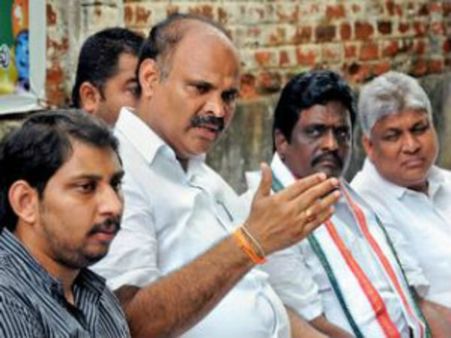 దమ్మూ ధైర్యం ఉందా: చంద్రబాబును ఏకేసిన పార్థసారథి