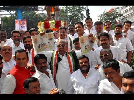 ఫోటో రాజకీయం: నెహ్రూ ప్రాధాన్యం తగ్గించేందుకు కుట్ర (ఫోటోలు)