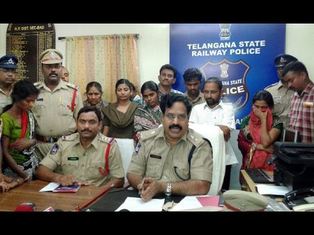 దుర్గ కిడ్నాప్ కేసులో కొత్తకోణం: బయటపడిన వ్యభిచార ముఠా (పిక్చర్స్)