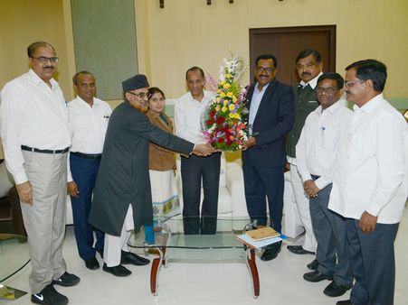 భేటీ: ఘంటా చక్రపాణి టీమ్‌కు గవర్నర్ ప్రశంసల జల్లు