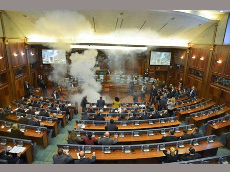 కొసావో పార్లమెంటులోనూ పెప్పర్ స్ప్రే దాడులు