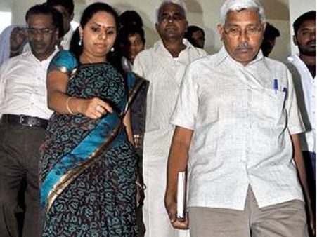 ఆంధ్రకు వ్యతిరేకం కాదు: కోదండ, ఏపీకి 8వేల కోట్లిచ్చి తెలంగాణకు ఏది: కవిత