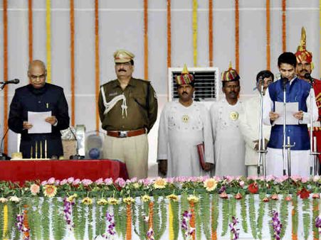 క్రికెటర్‌గా తేజస్వి విఫలం: లాలూ తనయుల శాఖలివే