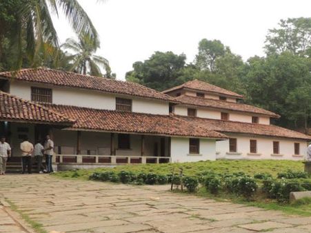 పద్మభూషణ్, జ్ఞానపీఠ అవార్డులు చోరి