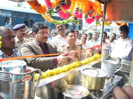 మార్పు: ఛాయ్ వాలాగా కరుడుగట్టిన నేరస్తుడు (ఫోటోలు)