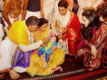 నారావారిపల్లెలో కోలాహాలం: కులదైవం సన్నిధిలో చంద్రబాబు, బాలయ్య.. మనవడి తలనీలాలు పూర్తి