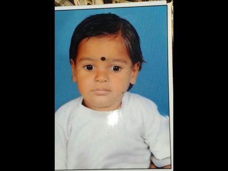 విషాదం: బోరుబావిలో పడిన 3 ఏళ్ల బాలుడు మృతి (ఫోటోలు)