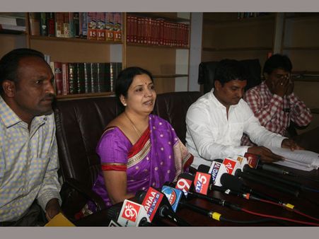 నటి జీవితా రాజశేఖర్‌కు ఊరట: హైకోర్టుకు వెళ్తానని శేఖర్ రెడ్డి