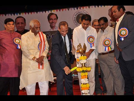 ‘సంచలనాలు మాని, బాధ్యతతో మెలగాలి’, గుడికెళ్తే తప్పేంటి?: నరసింహన్(పిక్చర్స్)