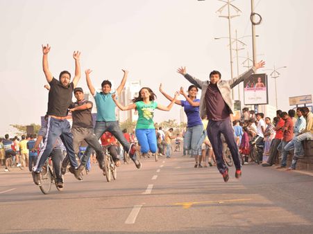 పర్యావరణ హితం: రాహ్‌గిరి యువత, విదేశీయుల సందడి(పిక్చర్స్)