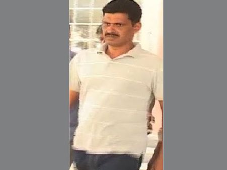 ఖాకీ వడ్డీల దందా: మోహన్‌ రెడ్డిపై కేసుల మీద కేసులు