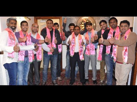 లండన్‌లో వరంగల్ ఉప ఎన్నిక విజయోత్సవం