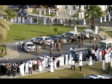 సౌదీలో వివాహేతర సంబంధం: రాళ్లతో కొట్టి చంపండంటూ తీర్పు