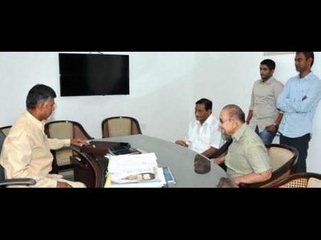 పెళ్లికి రండి: చంద్రబాబు కుటుంబంతో సూపర్ స్టార్ కృష్ణ సోదరుడు వియ్యం