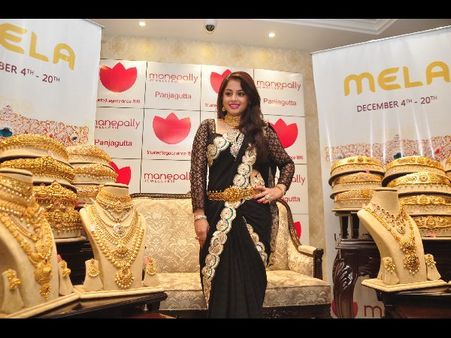 మానేపల్లి ఆభరణాలతో మెరిసిన నటి సుహానీ(పిక్చర్స్)