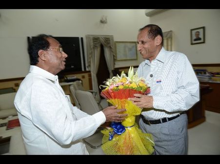 17నుంచి ఏపీ అసెంబ్లీ సమావేశాలు: శతాబ్ది ఉత్సవాలకు గవర్నర్‌కు కోడెల ఆహ్వానం