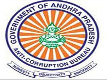 ఎసిబి సోదాలు: ఆమె ఆక్రమాస్తుల విలువ కోటికి పైగానే..