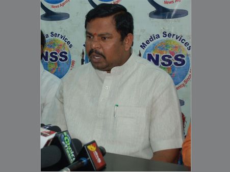 బీఫ్ ఫెస్టివల్ రగడ: 'నన్ను అరెస్ట్ చేస్తే ఏమీ కాదు, కిషన్ రెడ్డి బుద్ది వక్రీకరించింది'